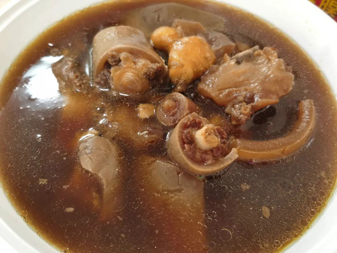 药膳牛尾（古城炬龙牛肉店）.jpg